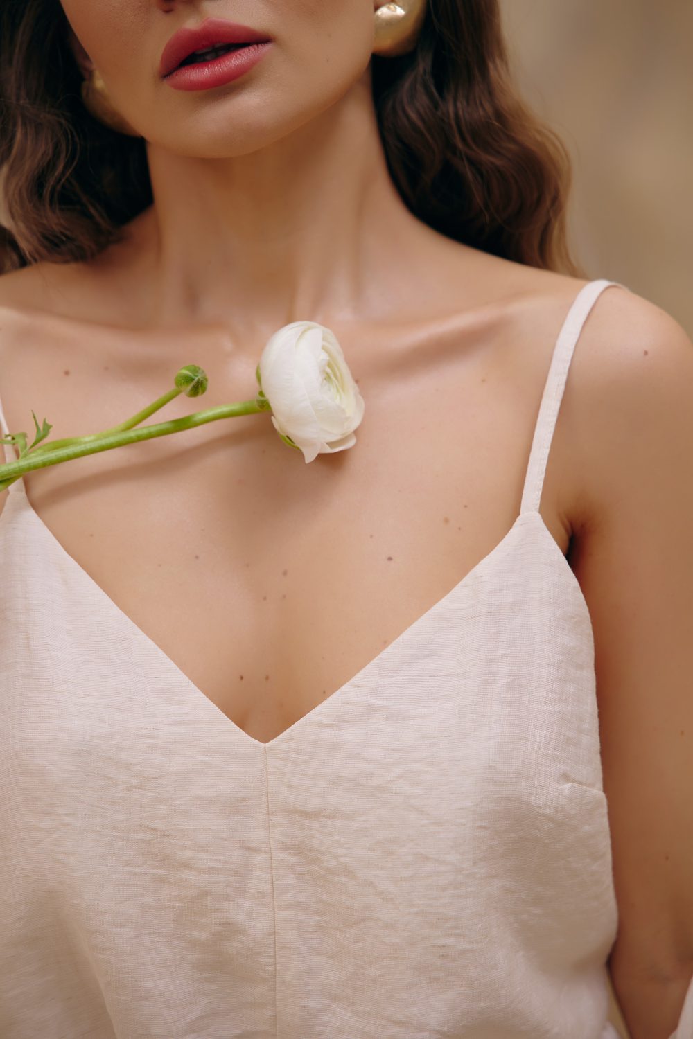 Linen romper with embroidery on the back - Image 4