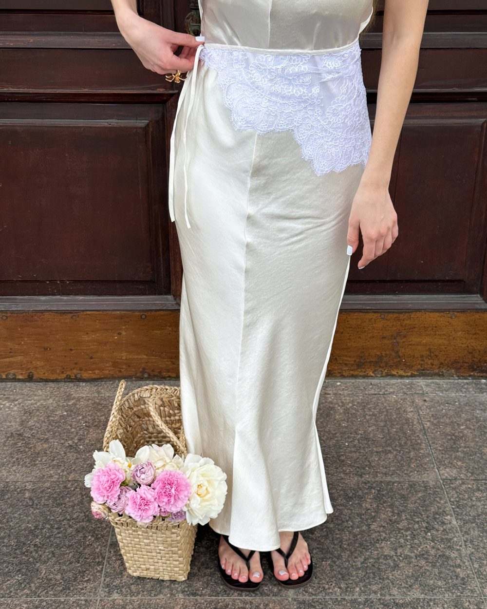 Silk midi dress with an open back - Image 8