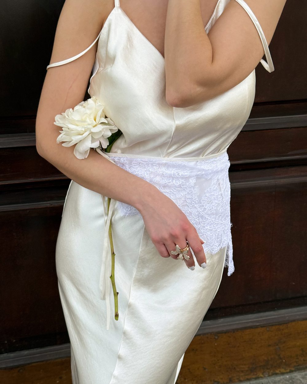Silk midi dress with an open back - Image 9