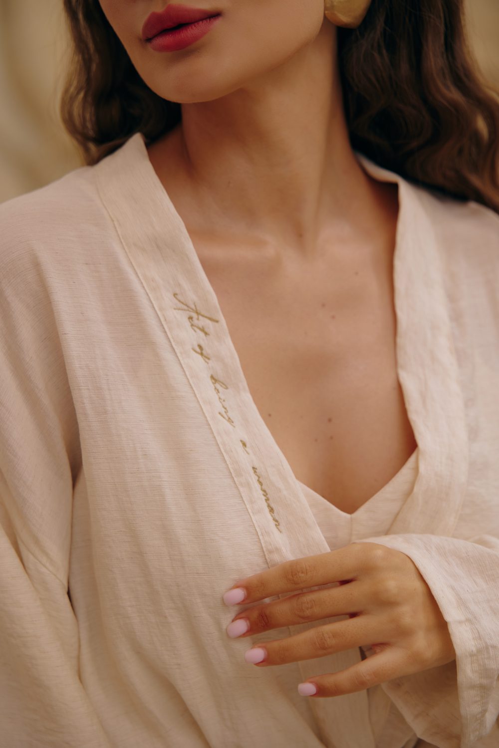 Kimono with embroidery and ties on the sleeves - Image 7