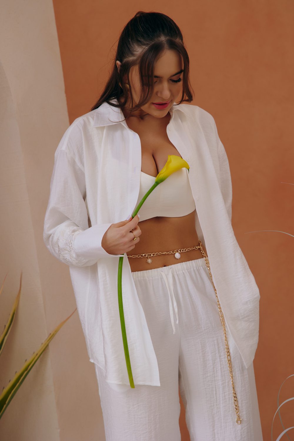 Linen pants with elastic waistband and tone-on-tone embroidery - Image 11
