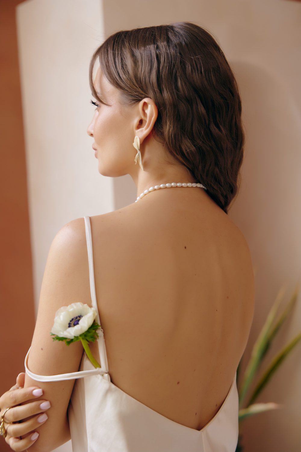 Silk mini dress with open back milky - Image 8