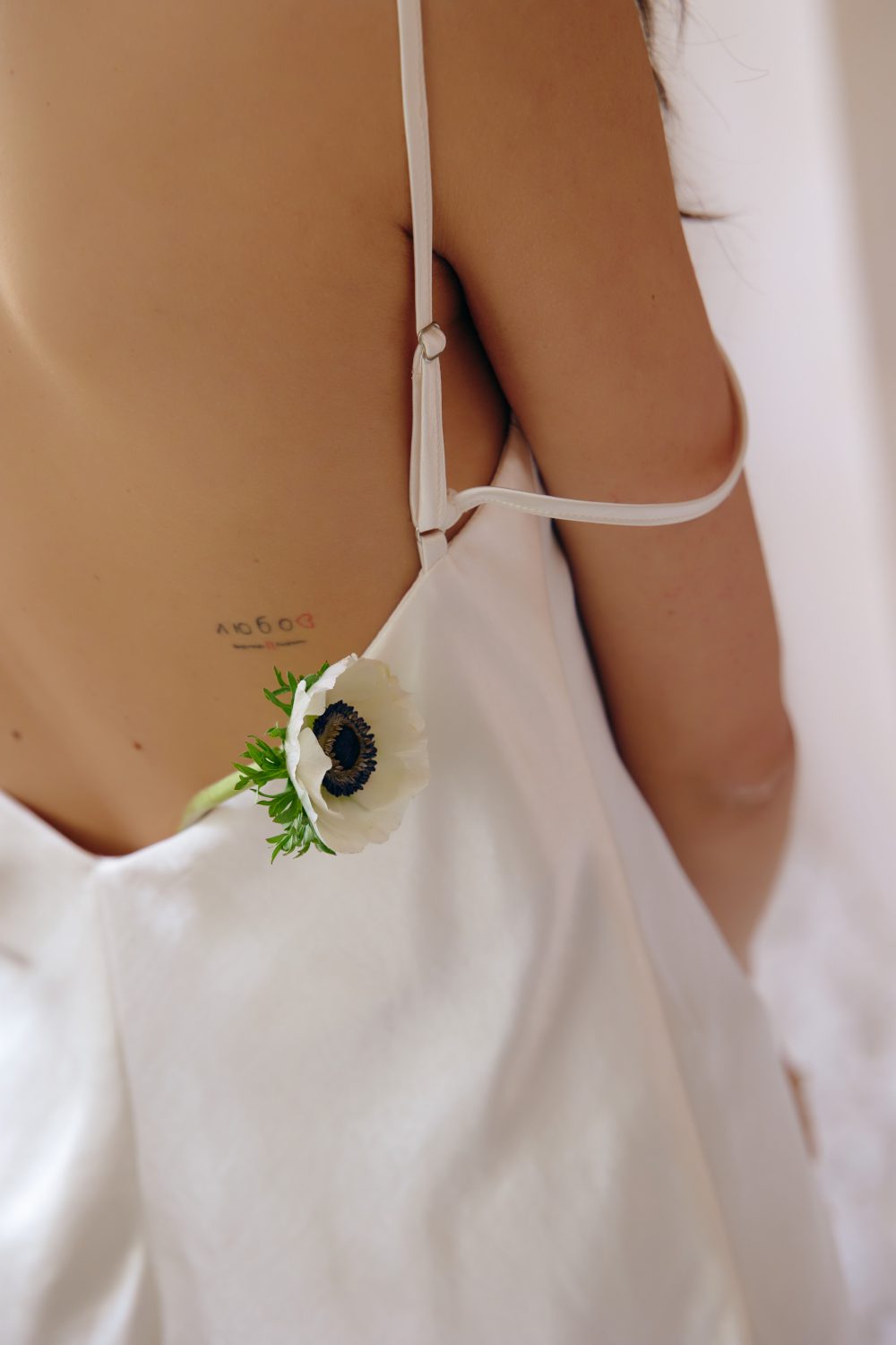 Silk mini dress with open back milky - Image 7