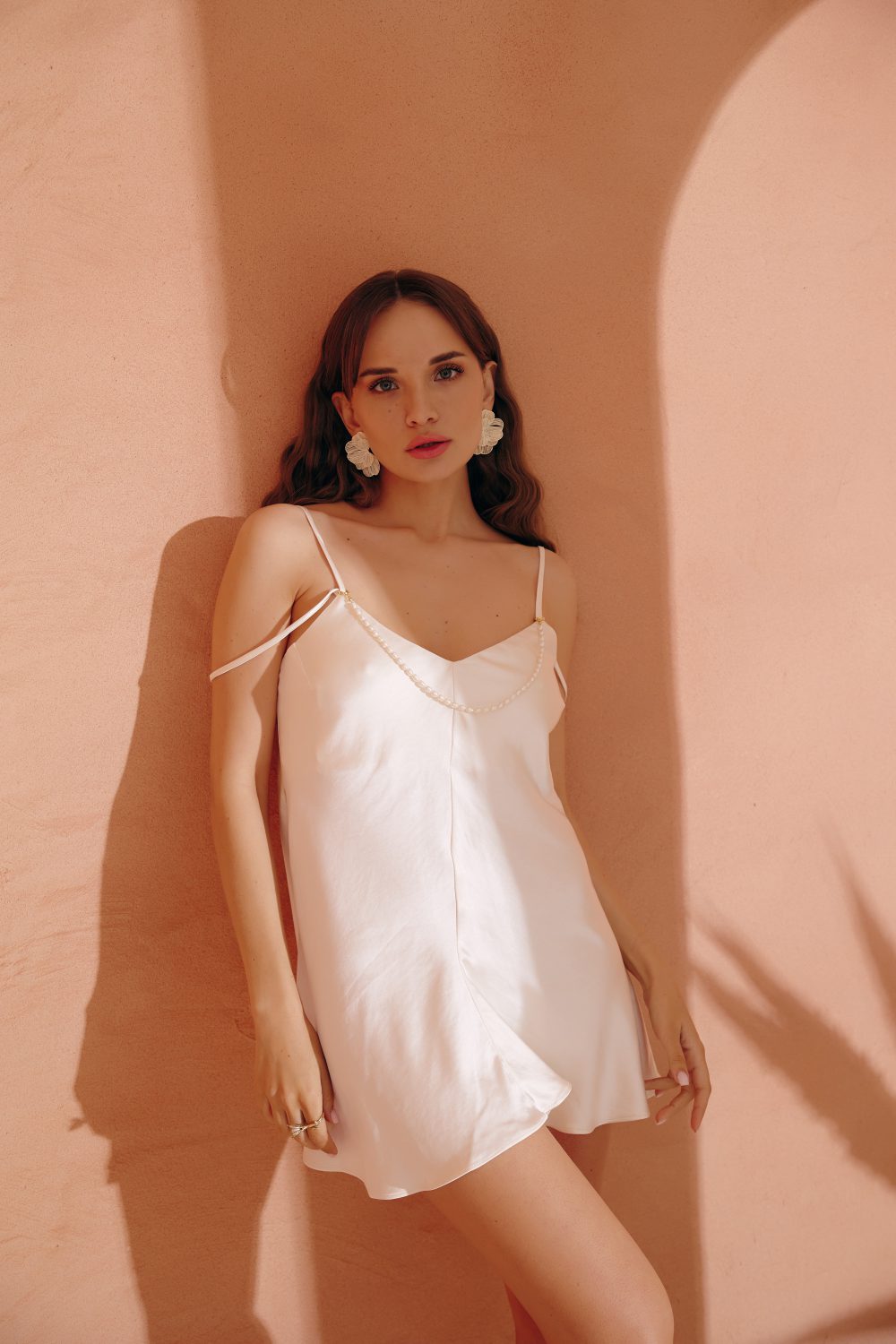 Silk mini dress with open back milky - Image 2