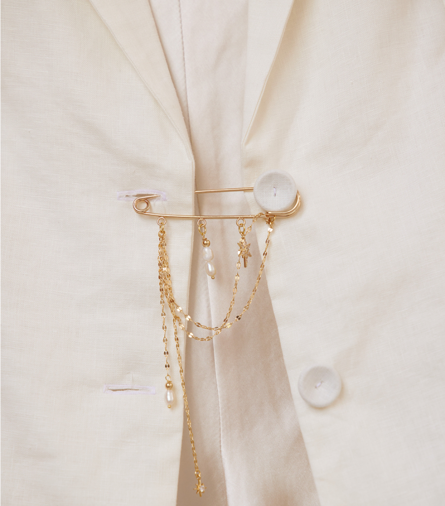 Pin with pearls and cubic zirconias