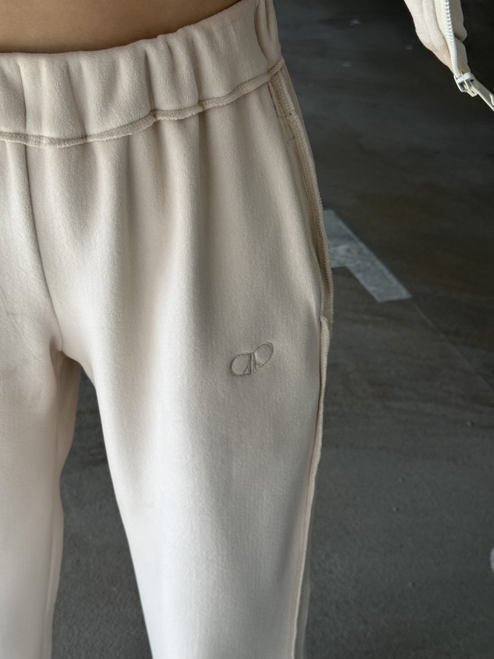 velour pants powdery - Image 3