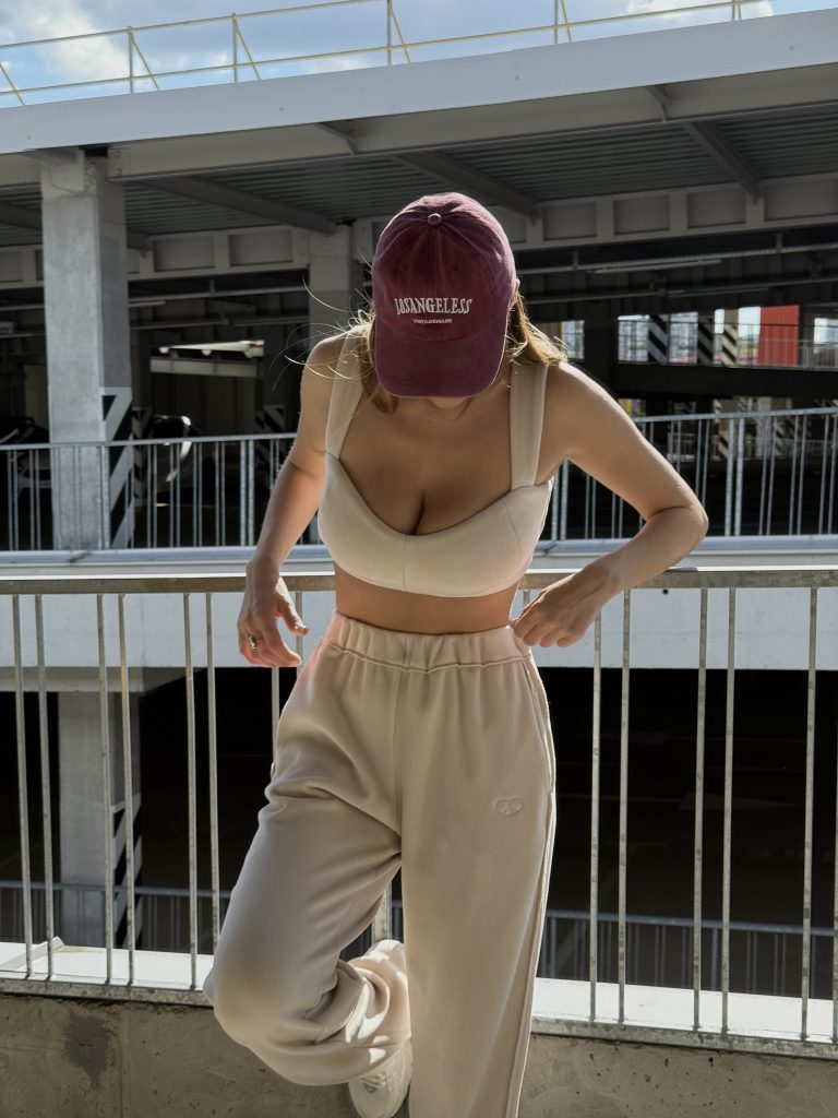 Velour top powdery