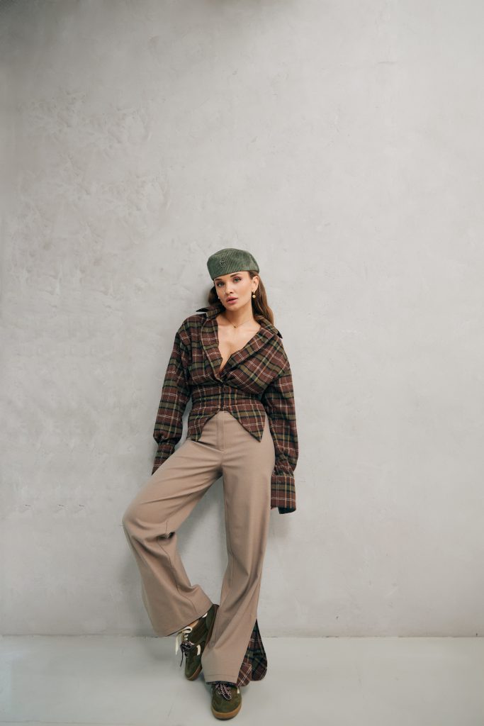 Arti Pants with a check New Era of Me vintage beige
