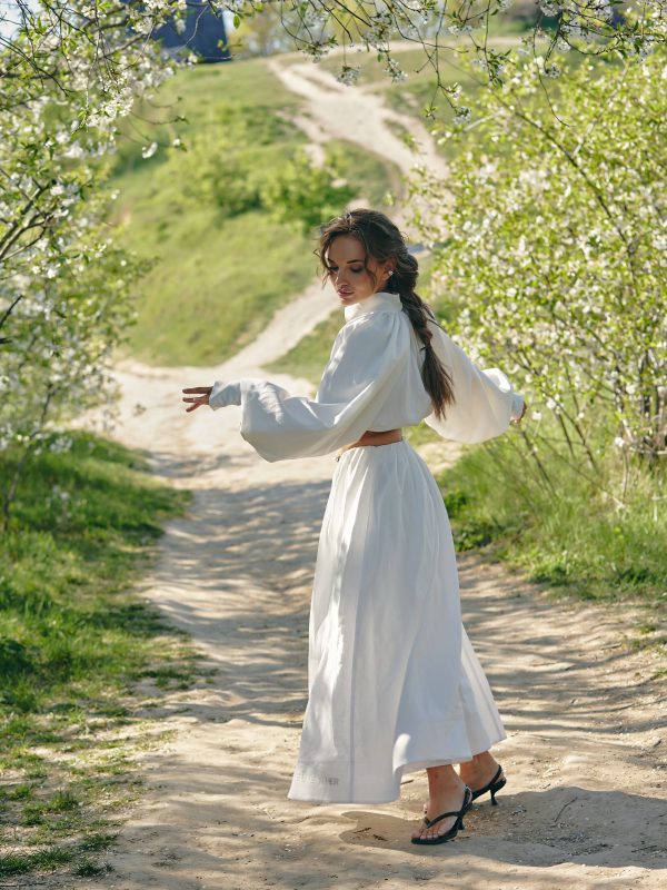 Skirt strong as earth